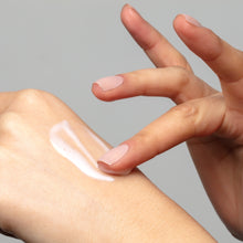 Load image into Gallery viewer, BeautyLab Smart Defence daily moisturiser SPF 20
